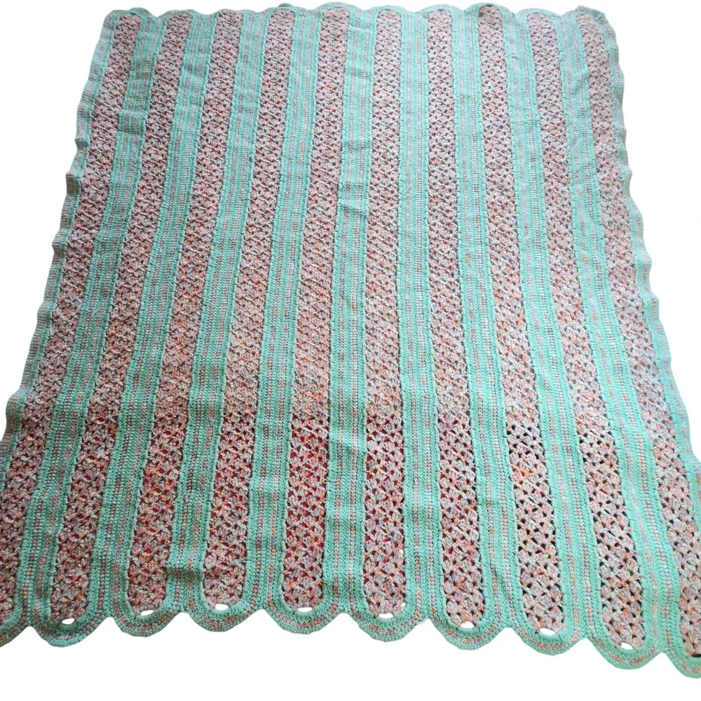 CROCHET‎ Throw Blanket Afghan 48x60 Scalloped Teal Blue Cottagecore Grannycore